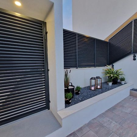 Apartman Marcelina 1 With Private Pool Traù Esterno foto