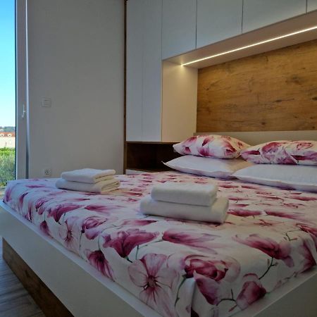 Apartman Marcelina 1 With Private Pool Traù Esterno foto
