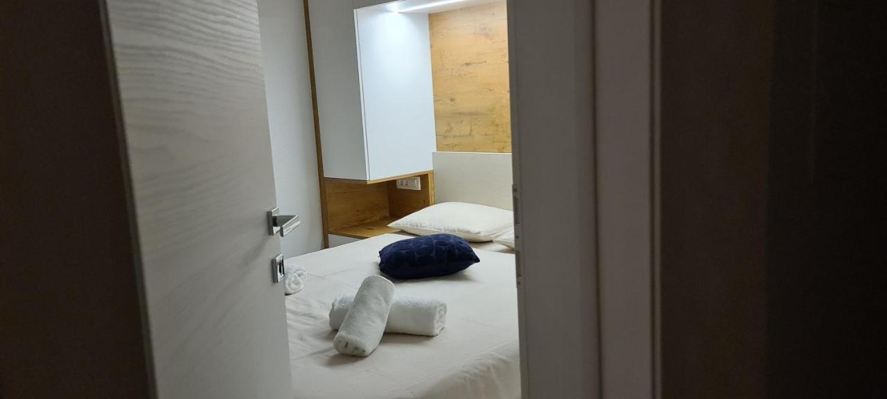Apartman Marcelina 1 With Private Pool Traù Esterno foto