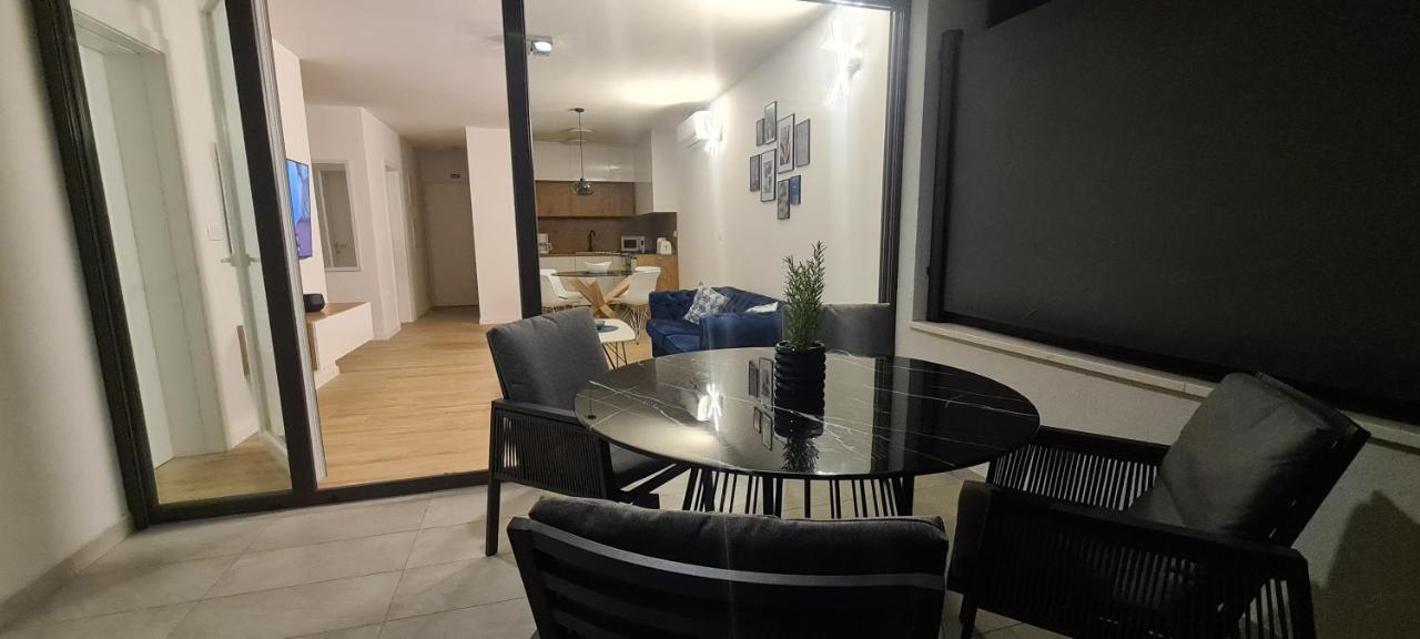 Apartman Marcelina 1 With Private Pool Traù Esterno foto