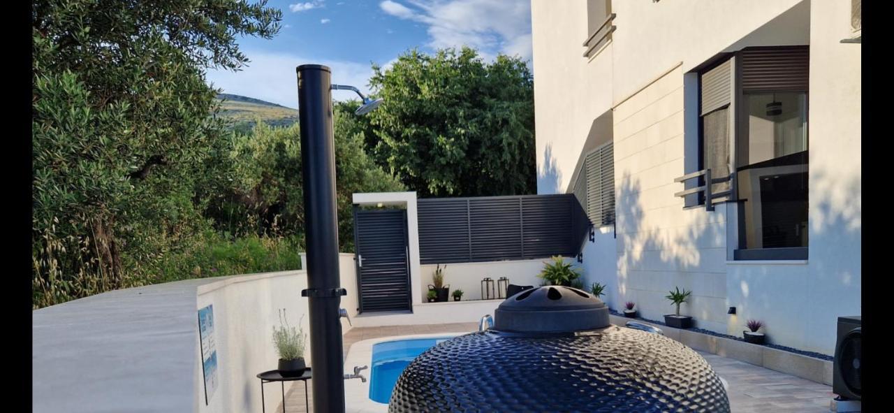 Apartman Marcelina 1 With Private Pool Traù Esterno foto