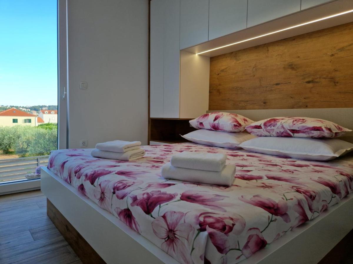 Apartman Marcelina 1 With Private Pool Traù Esterno foto