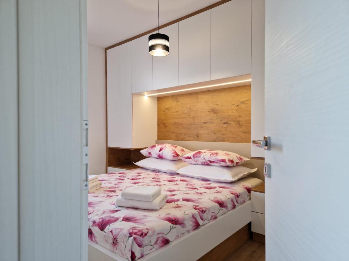 Apartman Marcelina 1 With Private Pool Traù Esterno foto