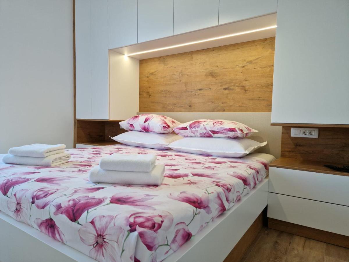 Apartman Marcelina 1 With Private Pool Traù Esterno foto